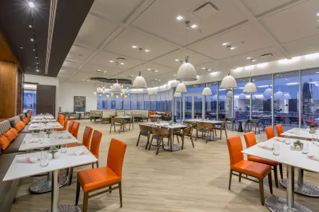 The Summit Hotel Отели в г. Цинциннати