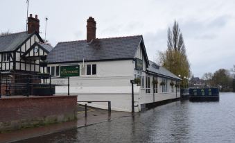 The Boathouse Inn & Riverside Rooms