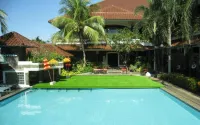 Pondok Serrata Convention, Boutique & Tourist Hotel - Kolam Renang