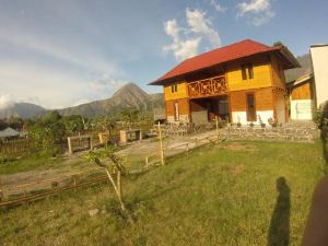 Bale Sembahulun Cottages & Tent