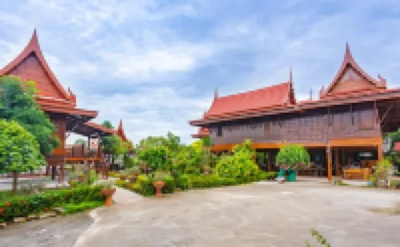 Athithara Homestay Hotels near Wat Chaiwatthanaram