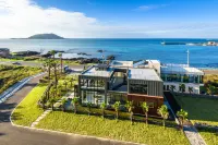Aguila Hotel Jeju Oceano Suite Hotels in Чечжу