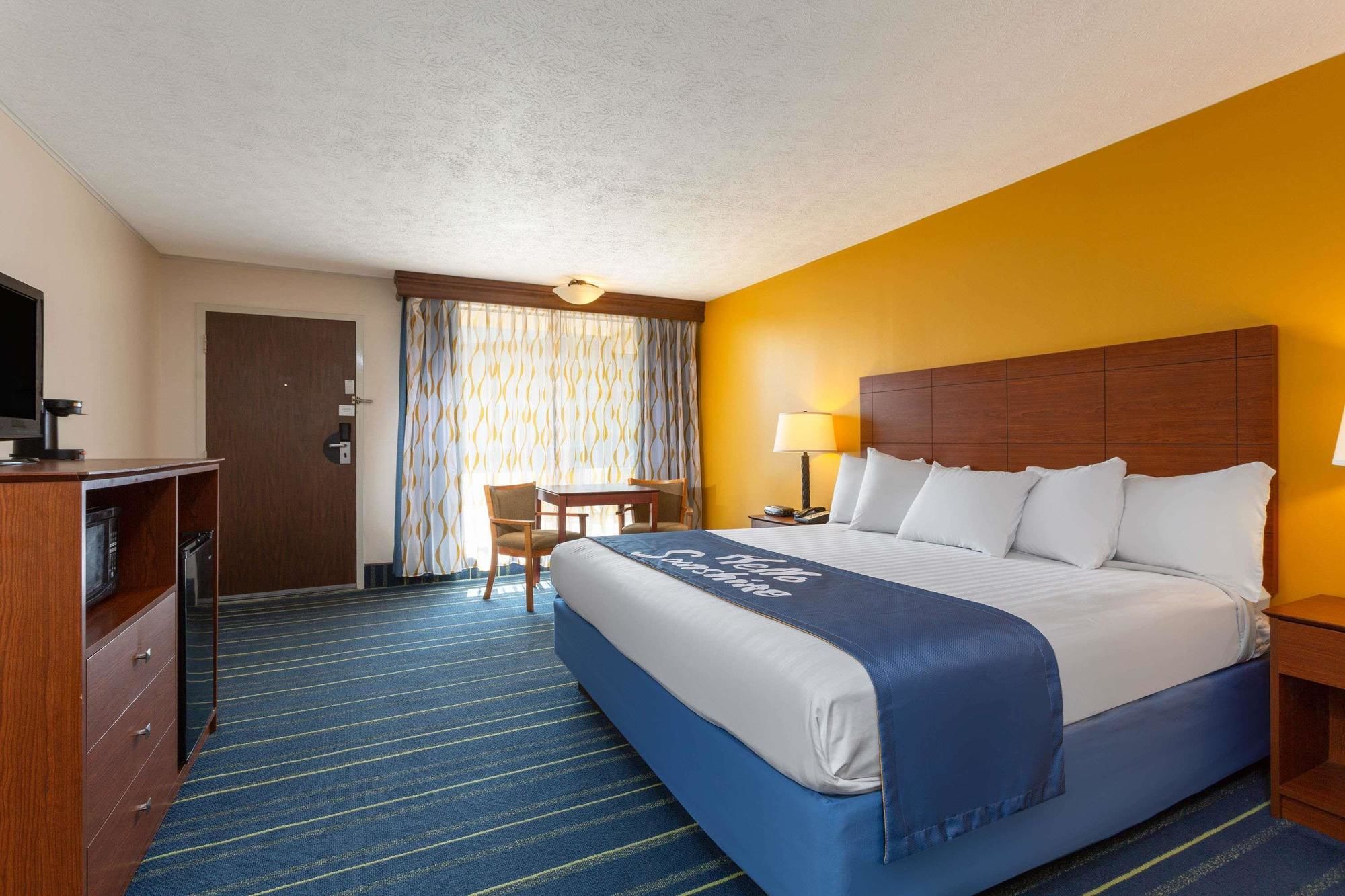 Days Inn by Wyndham Breezewood