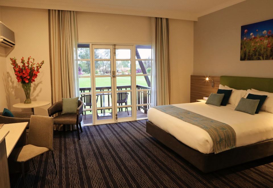 노보텔 바인즈 리조트에서 보이는 골프장과 캥거루