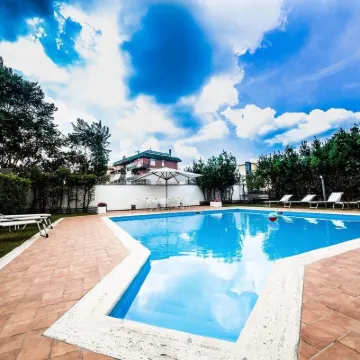 Hotel Roma Tor Vergata Hotels near Capannelle Pass
