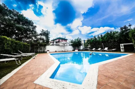 Hotel Roma Tor Vergata Отели рядом с достопримечательностью «Римский университет Тор Вергата»