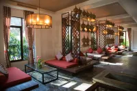 Rose Garden Hotel Các khách sạn ở Botataung