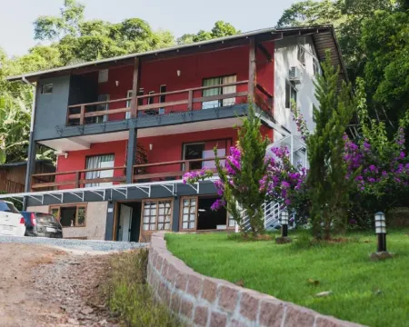 Pousada Pomerode ポメロデのホテル