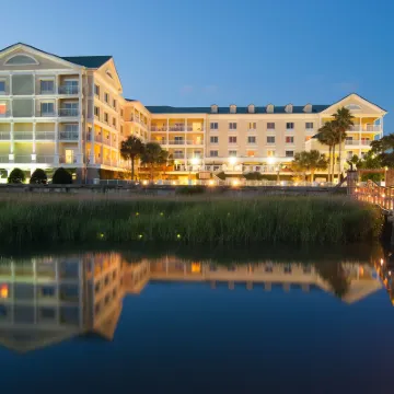 Courtyard Charleston Waterfront Hotels near Waterfront Park