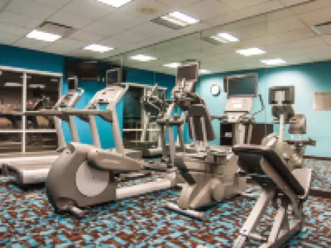 舒適套房酒店阿克倫南 格林酒店