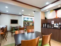 Fairfield Inn & Suites Austin South Hotels near Garrison Park