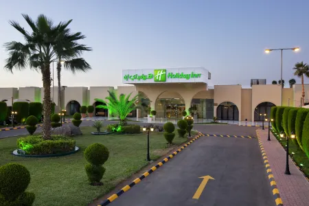 Holiday Inn Yanbu Отели рядом с достопримечательностью «Yanbu Al-Bahr Beach»