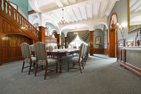 Schlosshotel Villa Westerberge Отели в г. Зальцланд