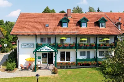 Hotel Garni Christl فنادق في Bayerbach