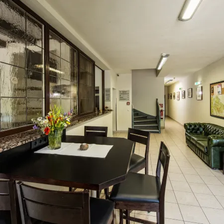 City Hotel