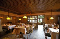 Landgasthof Niebler Hotels in Adelsdorf