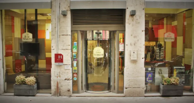 Best Western Saint Antoine Отели рядом с достопримечательностью «Лионский музей изобразительных искусств»