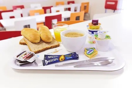 Premiere Classe Sens Nord - Saint CLÉMENT Отели в г. Розуа