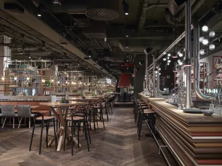 Downtown Camper by Scandic Отели рядом с достопримечательностью «Шведский музей естественной истории»