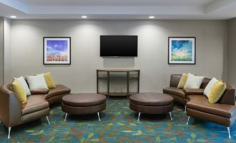 Candlewood Suites Grove City - Outlet Center