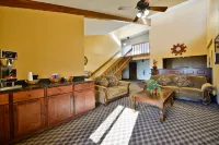 HomeTown Inn