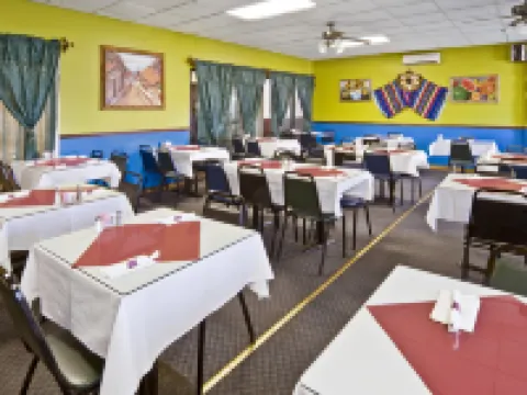 費爾維尤旅館赫斯頓，靠近威奇託 哈維縣酒店