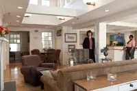 Vineyard Square Hotel & Suites