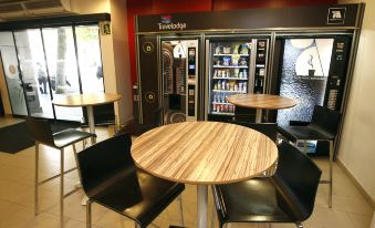 7. 트래블로지 바르..