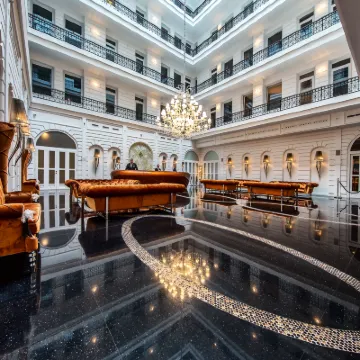 Prestige Hotel Budapest Hotel berhampiran Széchenyi Chain Bridge