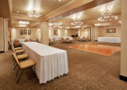 Holiday Inn Express & Suites DALLAS SOUTH - DESOTO by IHG