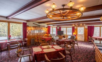 Adk Trail Inn