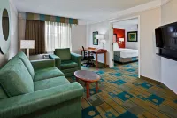La Quinta Inn & Suites by Wyndham USF (Near Busch Gardens) Hotels in Temple Terrace