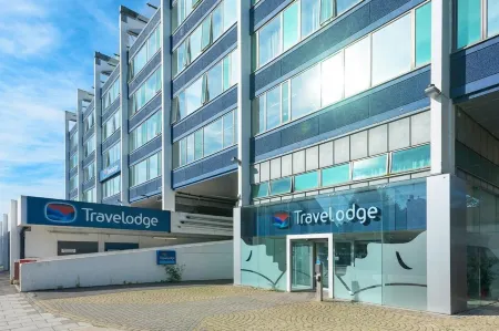 Travelodge London Teddington Отели рядом с достопримечательностью «Парк Буши»