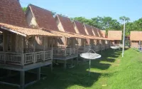 Kampong Nelayan Resort Hotels in Bungatan