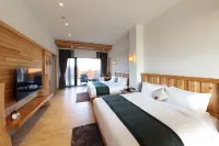 SkyeBay Club Hotels near Maobitou Park