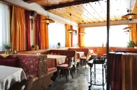 Tiroler Cafe Hotel di 