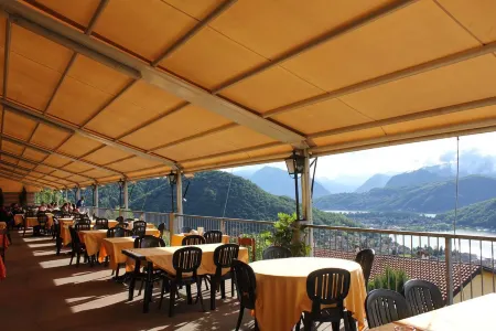 Stampa 1968 Hotel e Ristorante Отели рядом с достопримечательностью «Casinò di Campione»