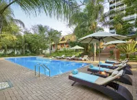 The Pamodzi Hotel - piscina