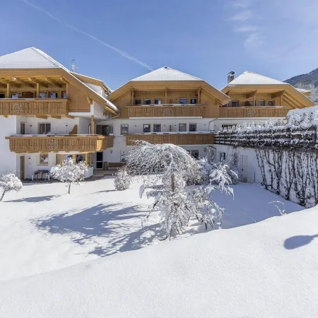 Aparthotel Familiaris - Family Apartments - Pools & Spa in Dolomites