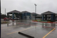 Lonestar Inn - parking