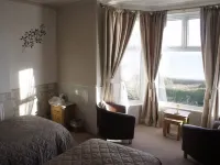 Plas Isa Hotel - parking