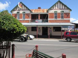 Maclean Hotel