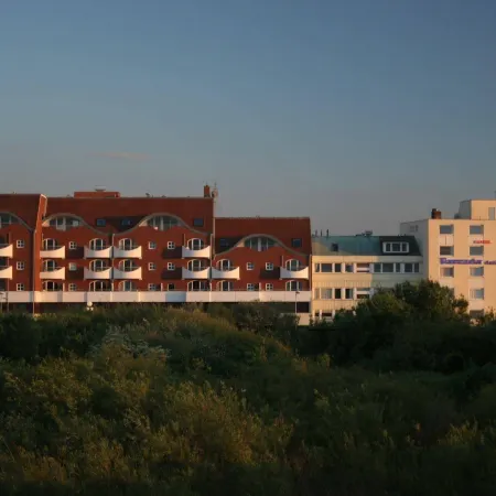 Hotel Deichgraf Отели в г. Куксхафен