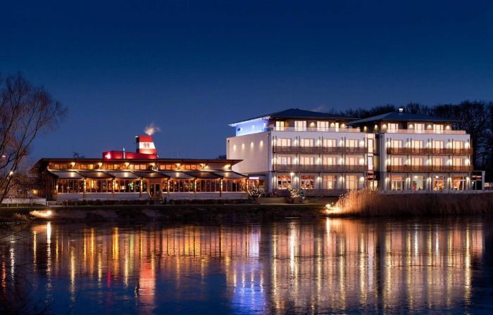 Riverside Hotel