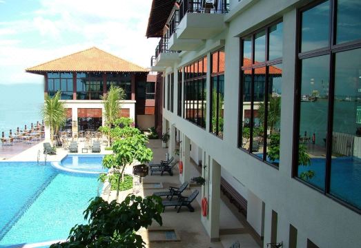 Saf Yacht Club Hotel Overview