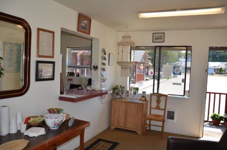 Surf & Sand Inn Отели в г. Нескауин