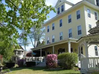 Lakeview Inn Hotels near Edes Falls Park