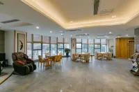 Binjiang Celebrity Holiday Hotel