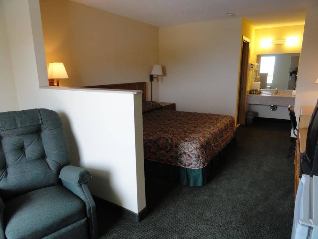 Travelers Inn & Suites