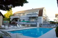The Lighthouse Inn & Suites - Beach